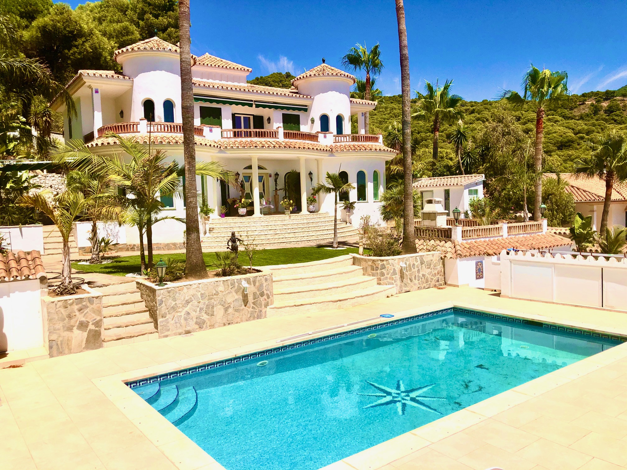 Main Photo of a 3 bedroom  Villa for sale